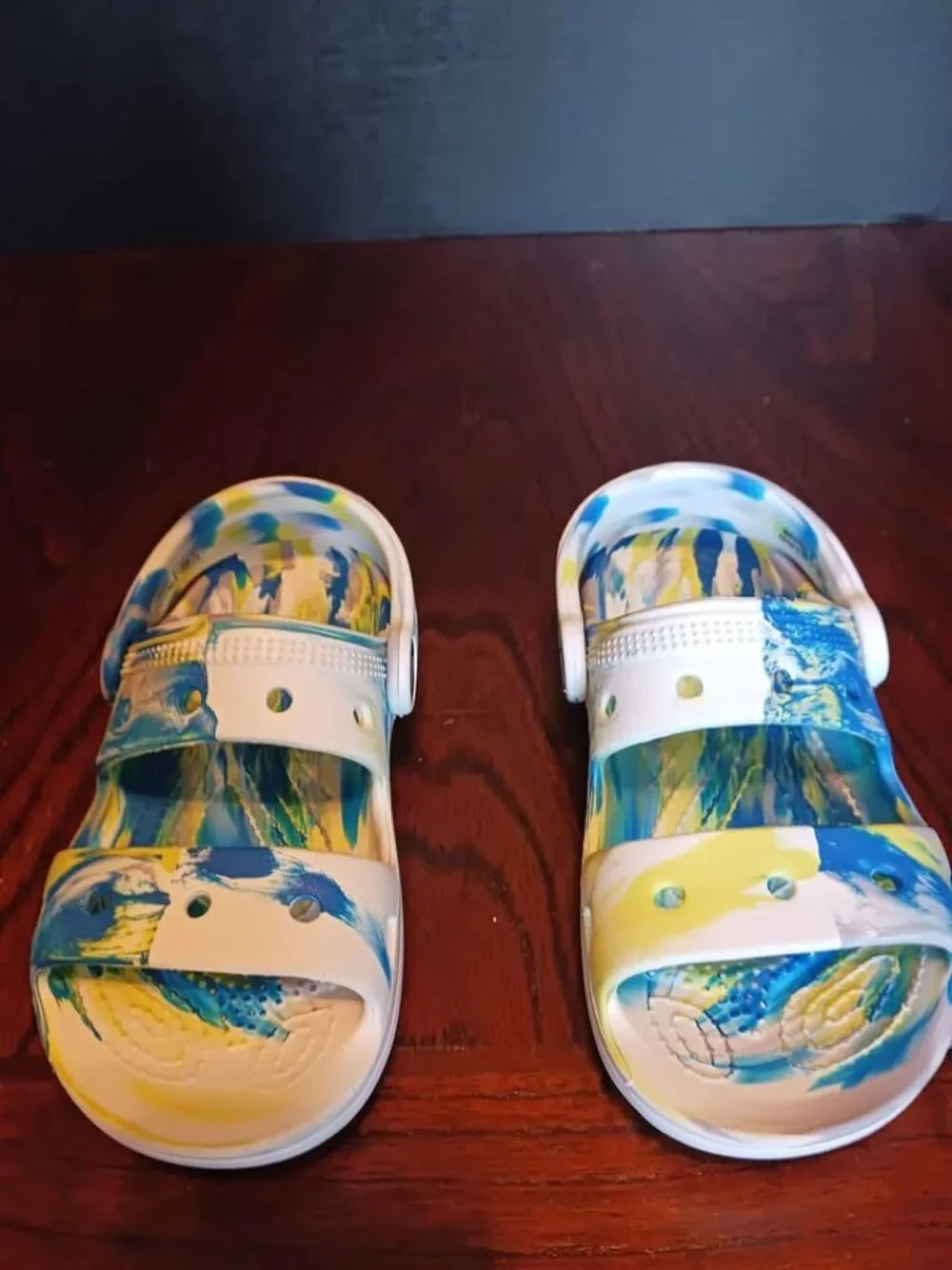 Crocs Classic Marbled Clogs Size 7C Blue & Yellow *SH1